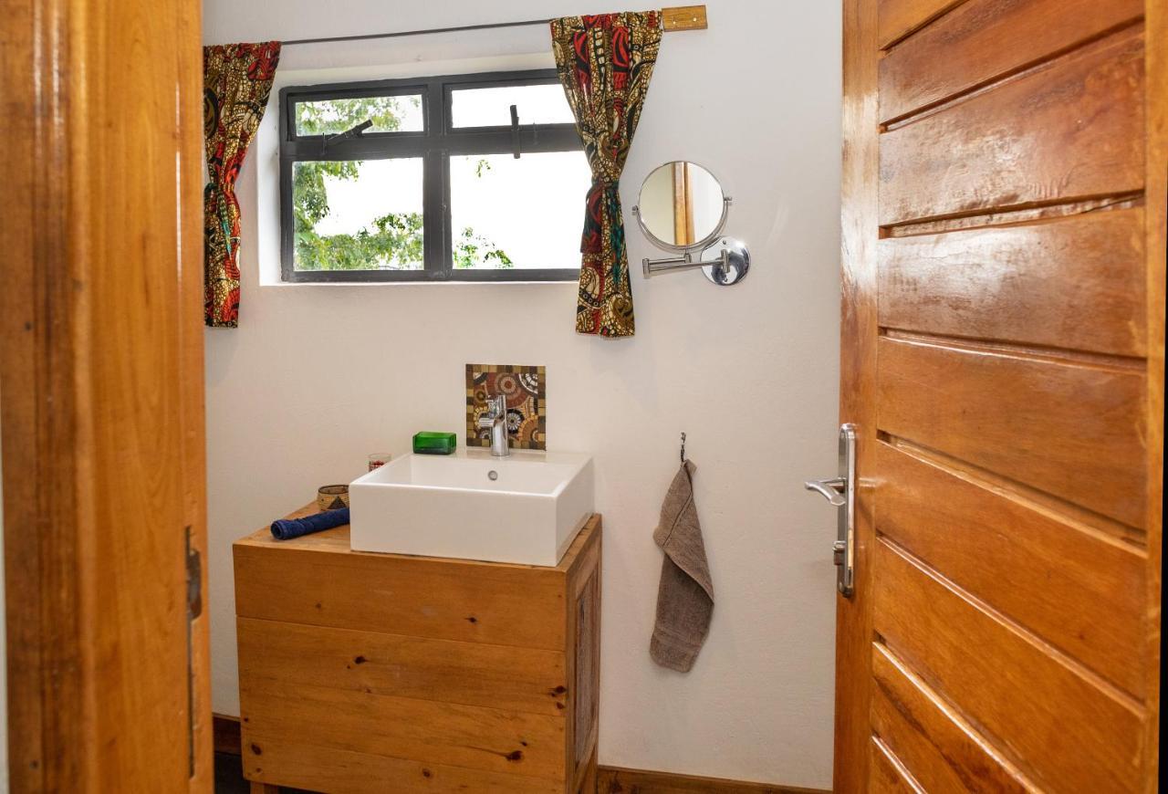 Isunga Lodge Kibale National Park Bagian luar foto